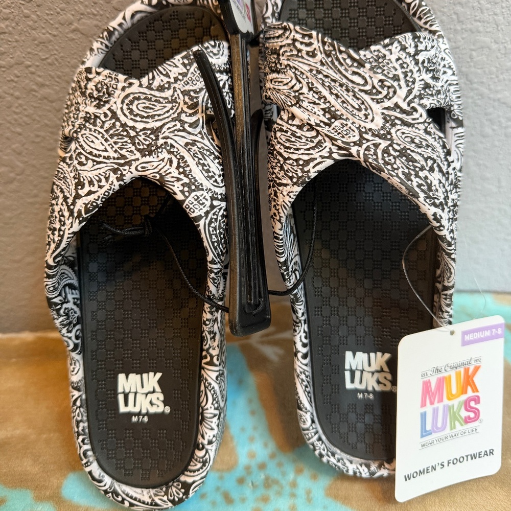 MUK LUKS Slides~Black & White Paisley~Size 7-8~NEW